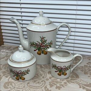 Queensberry by ROYAL GALLERY Holiday Coffee Set